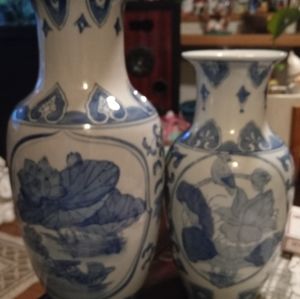 2pc lot blue& white Chinese porcelain vases
